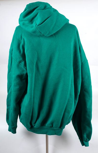 null Balenciaga - 	Lot comprenant deux chandails à capuchon :
-	Chandail Vert Menthe...