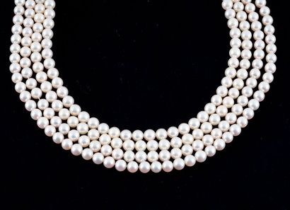 null PERLES / PEARLS
Lot de 4 colliers de perles Akoya de 6.5 - 7.0 mm environ,on...