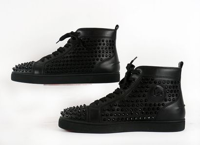 null Christian Louboutin - Louis flat calf spikes
Size: EU 43
Black color
Model reference:...