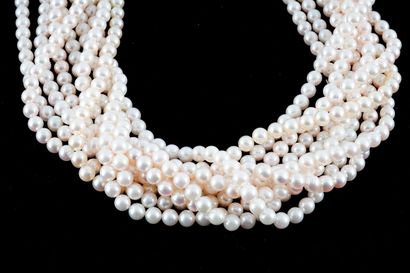 null PERLES / PEARLS
Lot de 9 colliers de perles Akoya baroque de .5.5-6.0 mm environ...