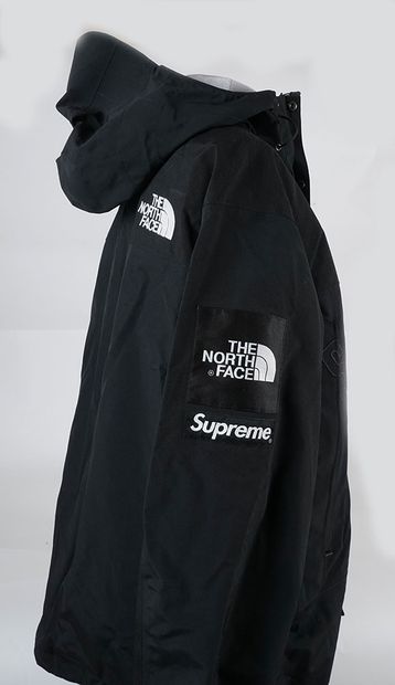 null Supreme x North Face	 - Supreme The North Face Gore-Tex Hooded Jacket Noir -...