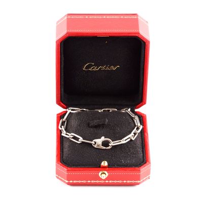 null CARTIER
Santos de Cartier chain bracelet in 18K white gold, signed Cartier "750"...
