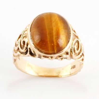 null 10K GOLD
10K yellow gold ring set with a tiger eye cabochon.
Gross weight: 7.3g
Size:...