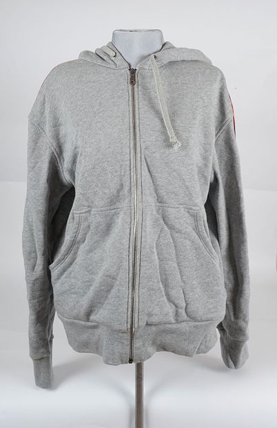 null Gucci - Lot including two sweaters:
- Gray zipper sweater (L)
- Black sweater...