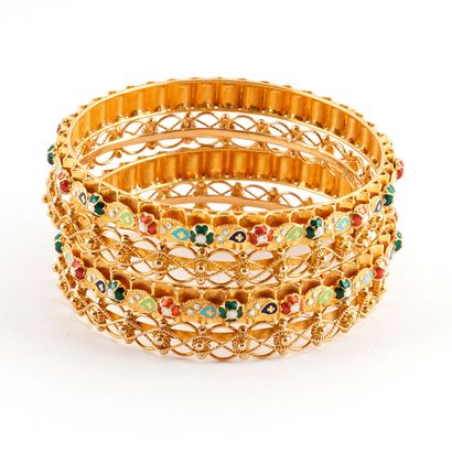null 18K GOLD
Lot of 4 chiselled bracelets in 18K yellow gold, two of which have...