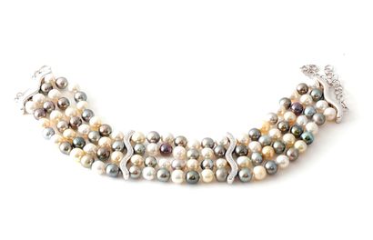 null ANTONINI 18K GOLD PEARLS DIAMONDS
Choker necklace composed of 4 rows of white...
