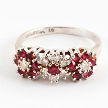 null 14K GOLD DIAMONDS RUBIES
14K white gold flower ring set with small brilliant...