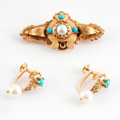 null 10K GOLD
Brooch and pair of earrings in 10K yellow gold set with pearls and...