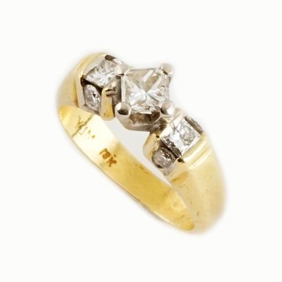 null OR 18K DIAMANTS / 18K GOLD DIAMONDS
Bague en or jaune 18K sertie de diamants...
