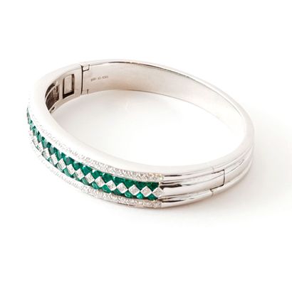 null 14K GOLD EMERALDS DIAMONDS
14K white gold bracelet set with 42 emeralds totaling...