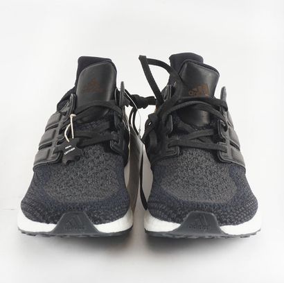 null Adidas - UltraBOOST LTD
Size: US 10 Men - EU 44
Color: Black, gold
Model number:...