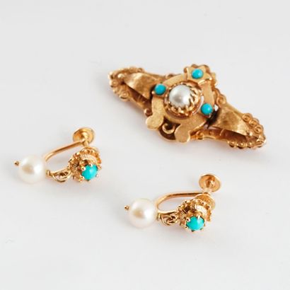 null 10K GOLD
Brooch and pair of earrings in 10K yellow gold set with pearls and...