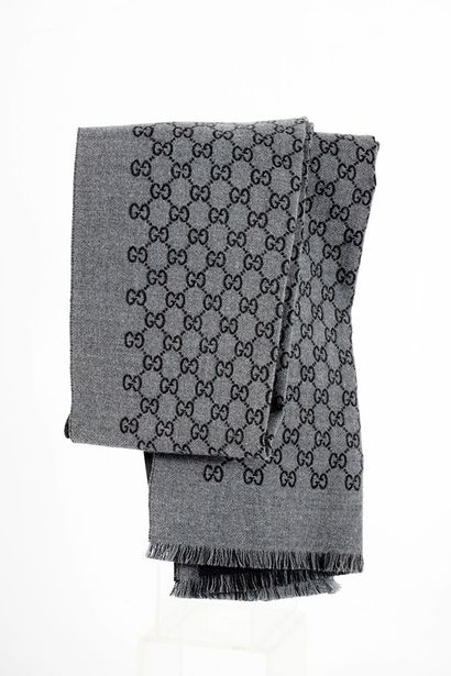 GUCCI 
Gucci foulard 100% laine, monogram...