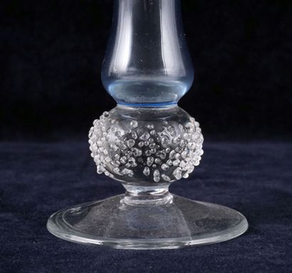 null ZECCHIN, VITTORIO (1878-1947), attribué à

Vase en verre bleu et transparent....