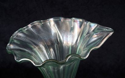 null SALVIATI, ANTONIO (1816-1890), attribué à 

Paire de vases stylisés en verre...
