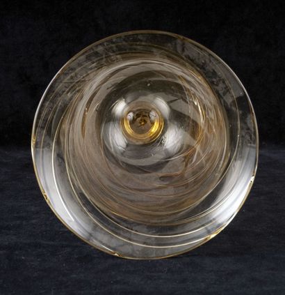 null MARTINUZZI, NAPOLÉON (1892-1977), attribué à 

Vase en verre brun sur pied à...