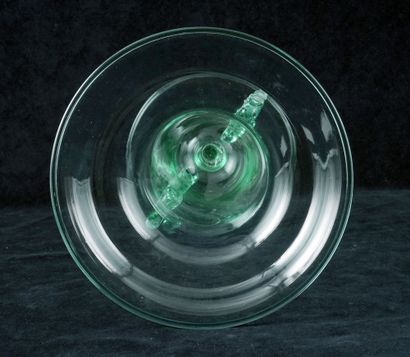 null MARTINUZZI, NAPOLÉON (1892-1977), attribué à 

Vase en verre vert à double anses....
