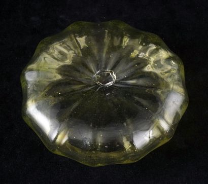 null SALVIATI, ANTONIO (1816-1890), attribué à

Pot couvert en verre jaune. Le bouton...