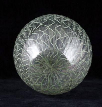 null SCARPA, CARLO (1906-1978), attribué à 

Vase globulaire en verre transparent...