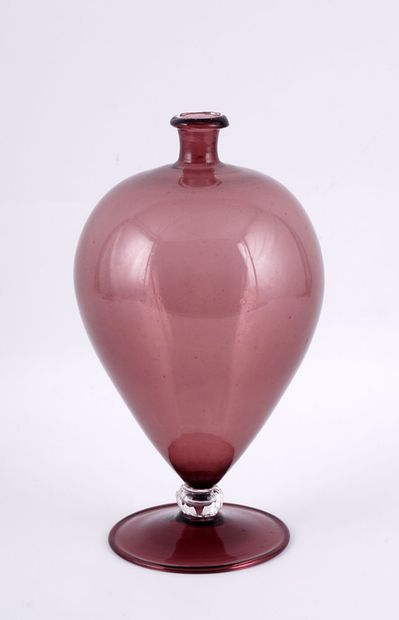 null ZECCHIN, VITTORIO (1878-1947), attributed to 

Vase "Veronese" in burgundy glass....