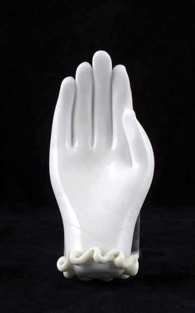 null BIANCONI, FULVIO (1915-1996)

Hand in white glass. Murano, Italy. Signed by...