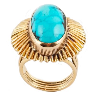 null 18K GOLD, TURQUOISE
18K yellow gold ring set with an oval turquoise cabochon.

Gross...
