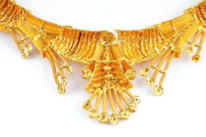 null 22K GOLD NECKLACE
Openwork choker necklace in 22K gold of three tones.

Gross...