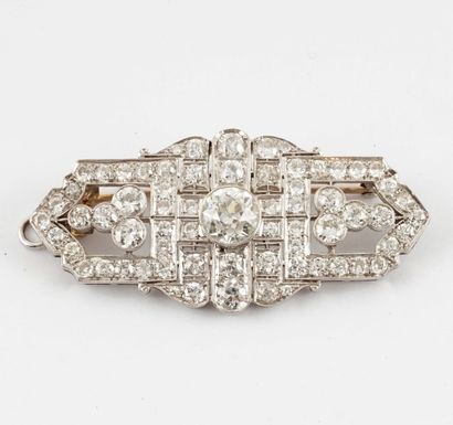 PLATINUM, DIAMONDS
Art Deco brooch adorned...