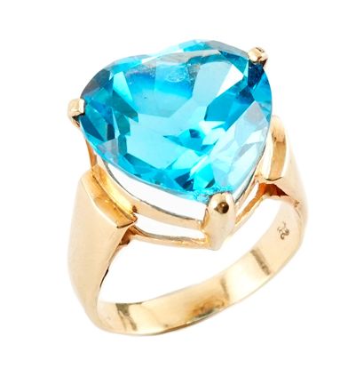 null 14K GOLD, TOPAZ
Ring in 14K yellow gold, adorned with a fancy cut topaz of about...