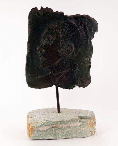 null WINANT, Alice (1928-1989)
Portrait of a man
Bronze on a stone base
Signed on...