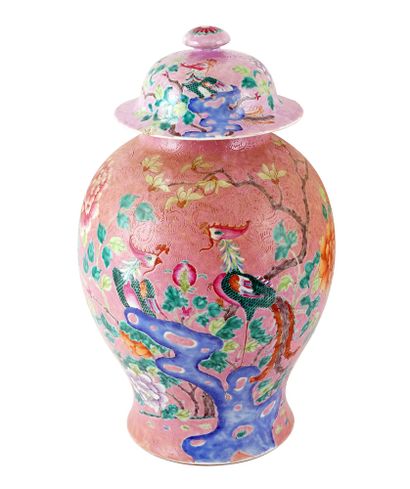 CHINA

Baluster vase, late 19th century.

Height:...