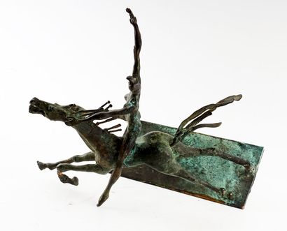 null GARNER, Bruce (1934-2012)
Sans titre - Woman on horse
Bronze with green patina
Signed...