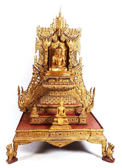 BURMA

Altar in lacquered and gilded wood,...