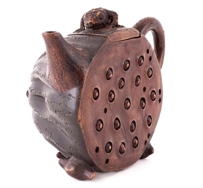 null CHINA

Yixing terracotta teapot, in the shape of a lotus root topped with a...