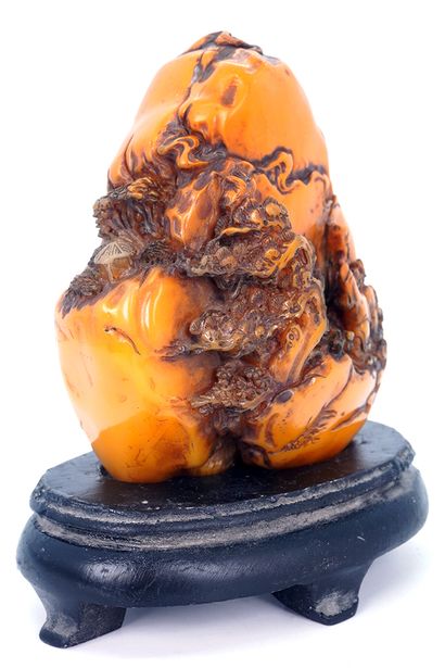 null CHINA

Group in orange soapstone forming a seal, taking the shape of a mountain...