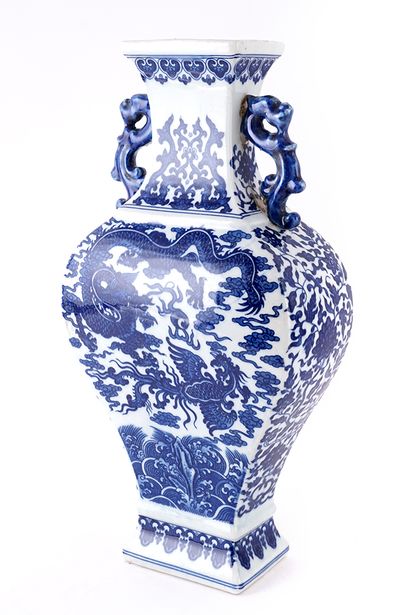 null CHINA

Baluster vase with flattened body in blue-white porcelain, decorated...