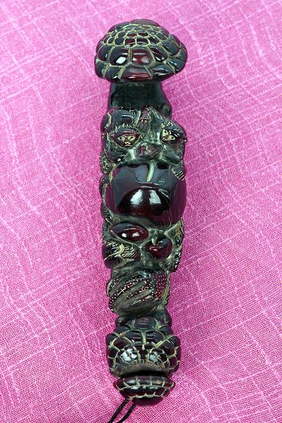 null CHINA

Small ruyi scepter in resin, carved with longevity peaches and lotus....