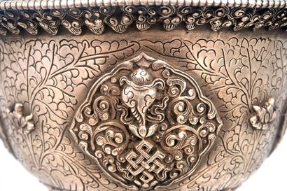 null TIBET

Ceremonial cup on silver pedestal (?), with chiseled decoration of lotus...