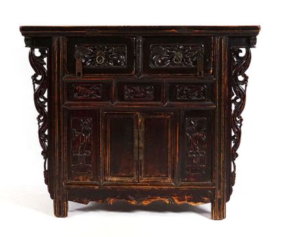 CHINA

Altar table in carved and openwork...