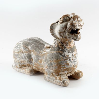 null PÉRIODE HAN / HAN PERIOD

Terracotta chimera with traces of engobe. 
China,...