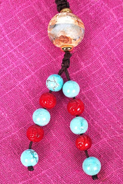 null CHINA

Mala with plant beads or bones, turquoise and imitation of coral. Modern...