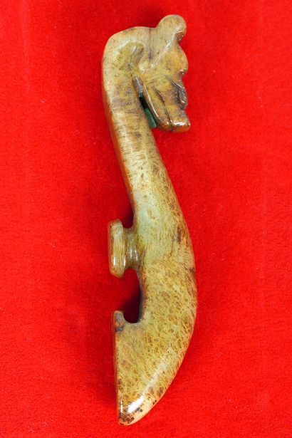 null CHINA

Celadon serpentine fibula, in the shape of a stylized dragon. Modern...