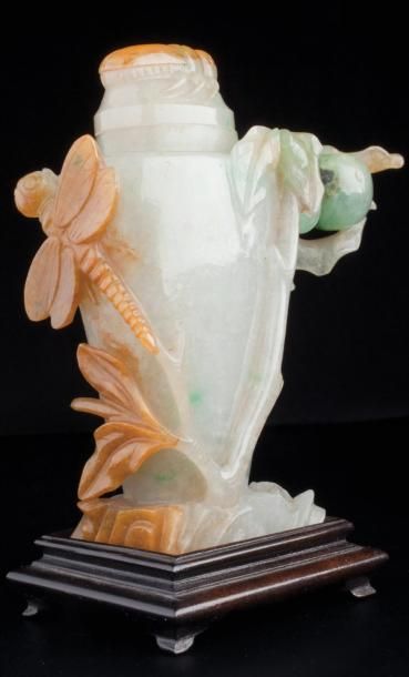 null ANTIQUE VASE COUVERT EN JADE JADEITE MULTICOLORE CHINE De forme conique inversée,...