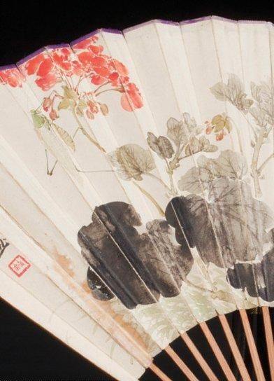 HUA YUAN (1898-1957) Éventail aux fleurs et au criquet Encre et couleur sur papier...