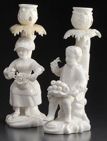 DERBY Deux figurines représentant l?amoureux et l?amoureuse en porcelaine blanche...