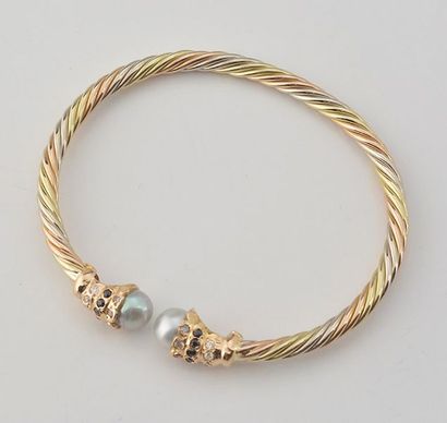 null  Bracelet en or jaune, rose et blanc 18K (poinçonné), orné d'une perles grise...