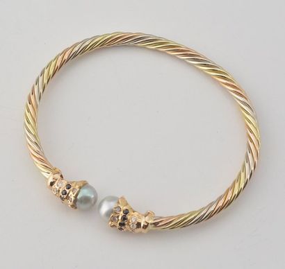 null  Bracelet en or jaune, rose et blanc 18K (poinçonné), orné d'une perles grise...