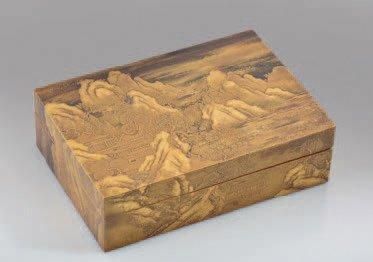 JAPON XIXE SIECLE Boîte et couvercle en laque or avec quatre boîtes ajustées avec...