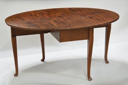 null ACAJOU Table ovale à double abattant en acajou de style Chippendale. L: 145cm...