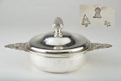 René Pierre Ferrier, Paris vers 1783-1789 BOUILLON couvert en argent contrôlé, les...